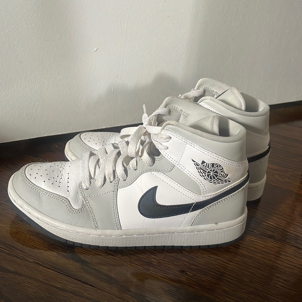 air jordan 1 mid grey and black size 7.5